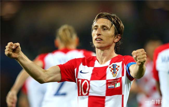 每体：巴萨将在周一前往沙特，阿劳霍可能会随队