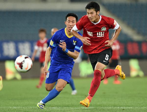 于汉超头球制胜 上海申花客场2-1逆转青岛西海岸