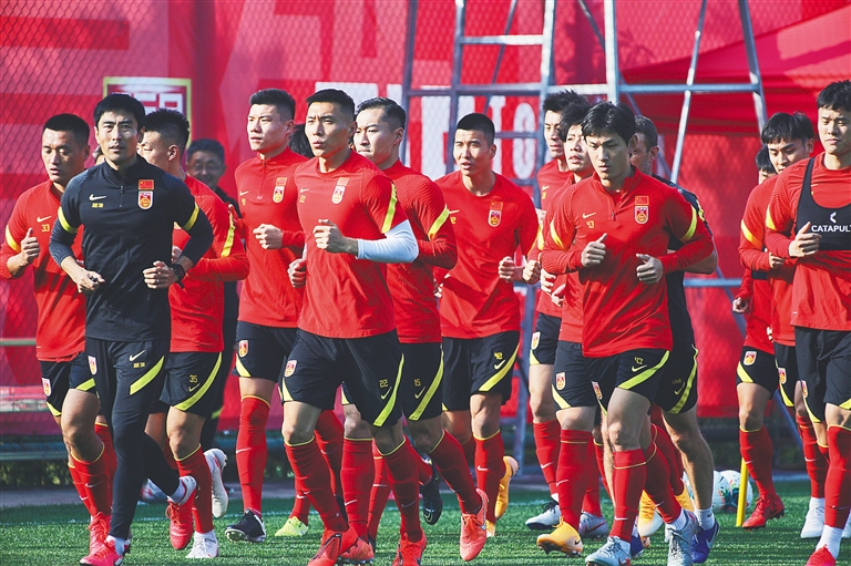 湖人惨败马刺，东契奇空砍38+10+10！一战看清5个现实：3人该交易