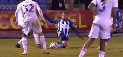 Elk又在串Bin哥，当面调侃：Bin命硬学不会弯腰