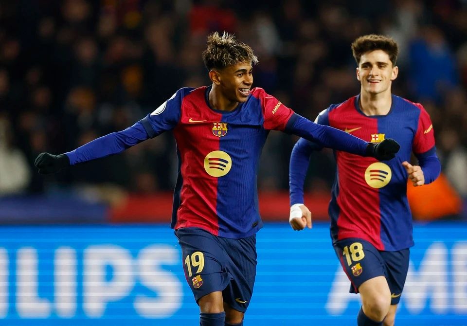 [中超]王大雷失误后放倒费利佩 被红牌罚下